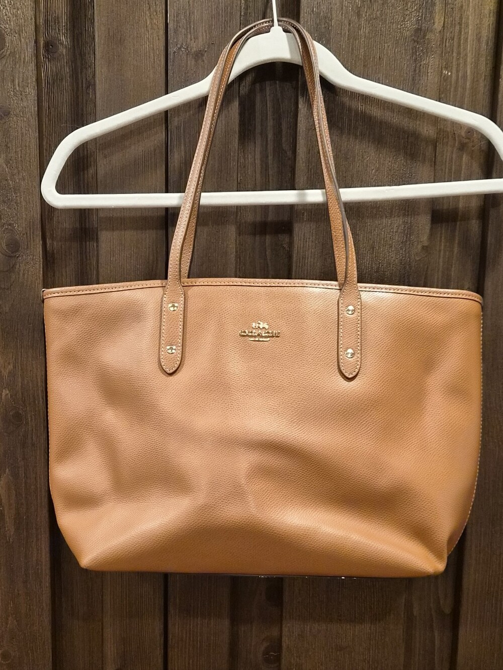 Coach Tan Leather Tote Bag — Classic Everyday Shoulder Bag